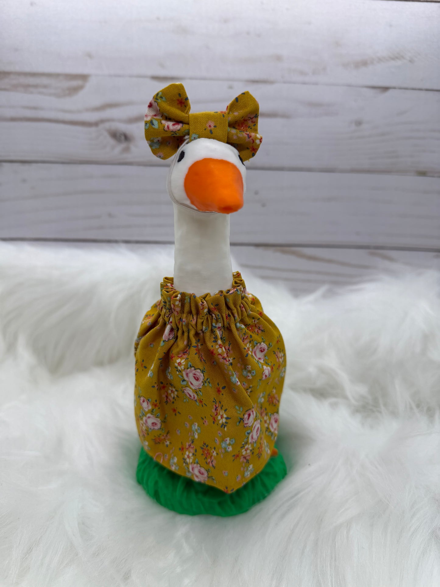 Desk Goose Outfit - Floral (Pink, Brown Background)
